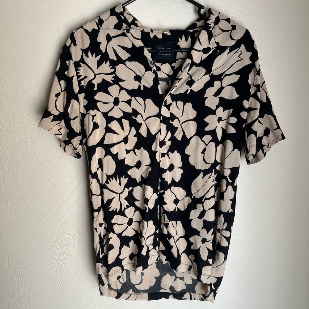 Denim and flower by Ricky singh black and cream button down flowy top! Size S